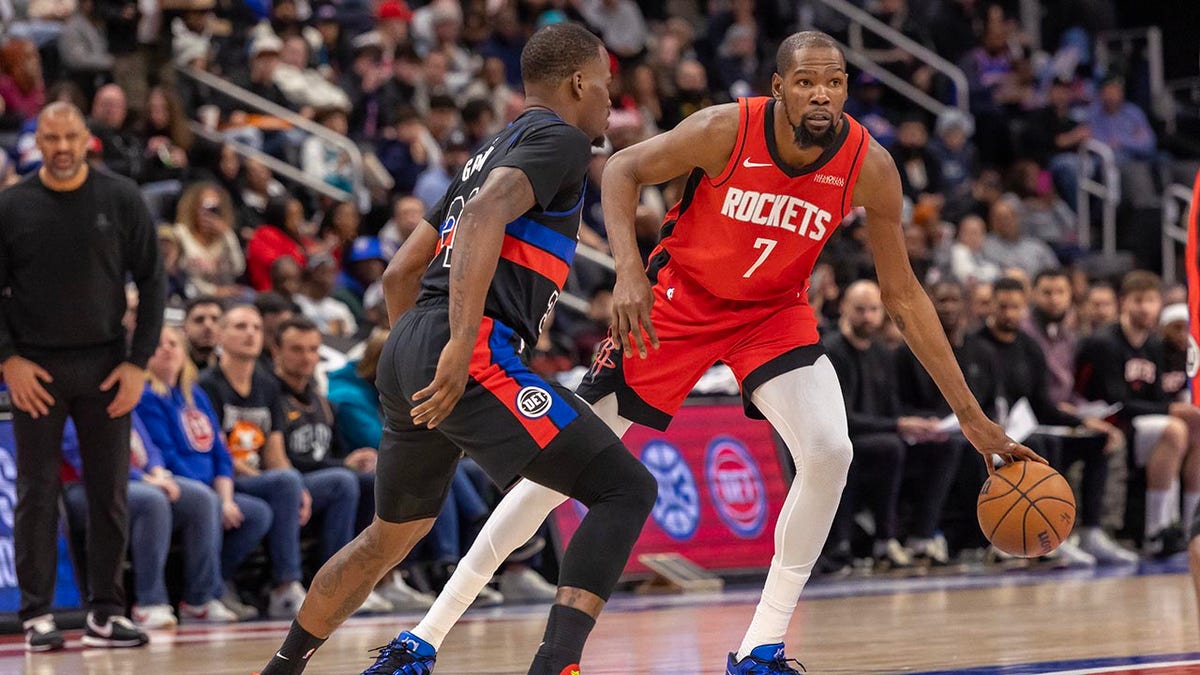 The Detroit Pistons vs the Houston Rockets