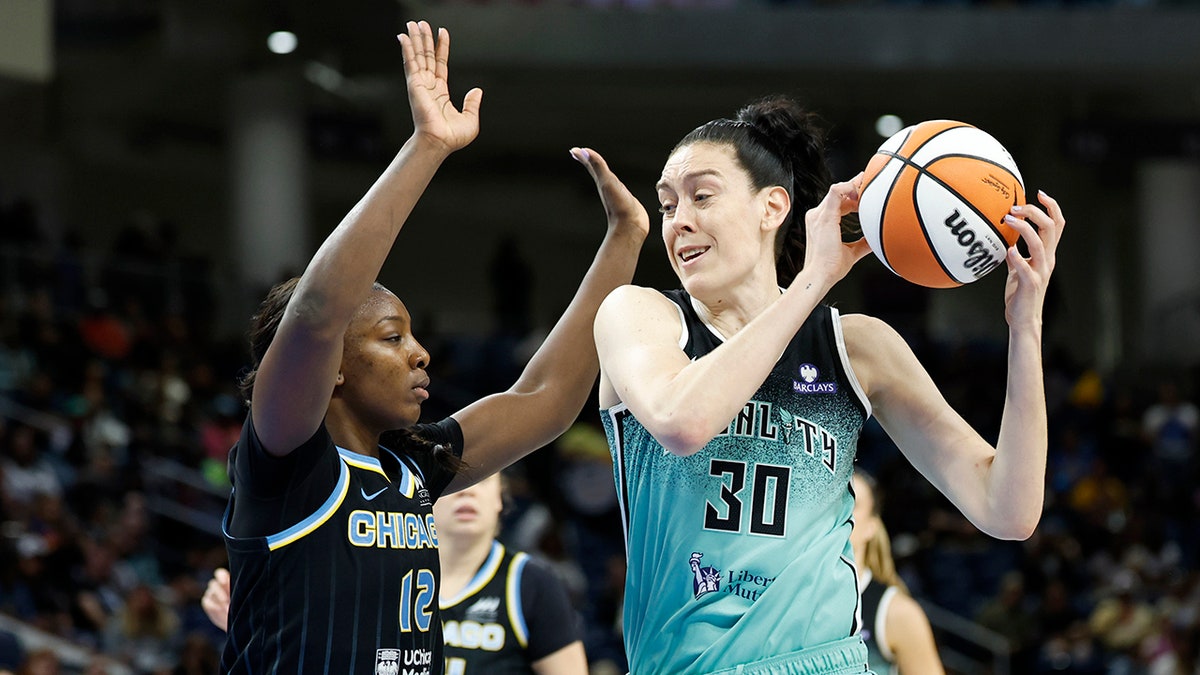 Breanna Stewart takes on the Sky