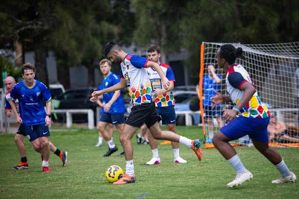 Dozens of players took the field to pay tribute to Elkayam, who has been remembered as a skilled footballer. 
