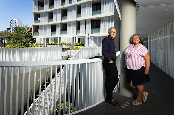 Carrie-Anne Huddleston wept tears of joy when she met architect Dan Szwaj. 