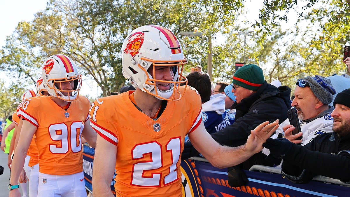 Lightning players wear Bucs uniforms while greeting fans