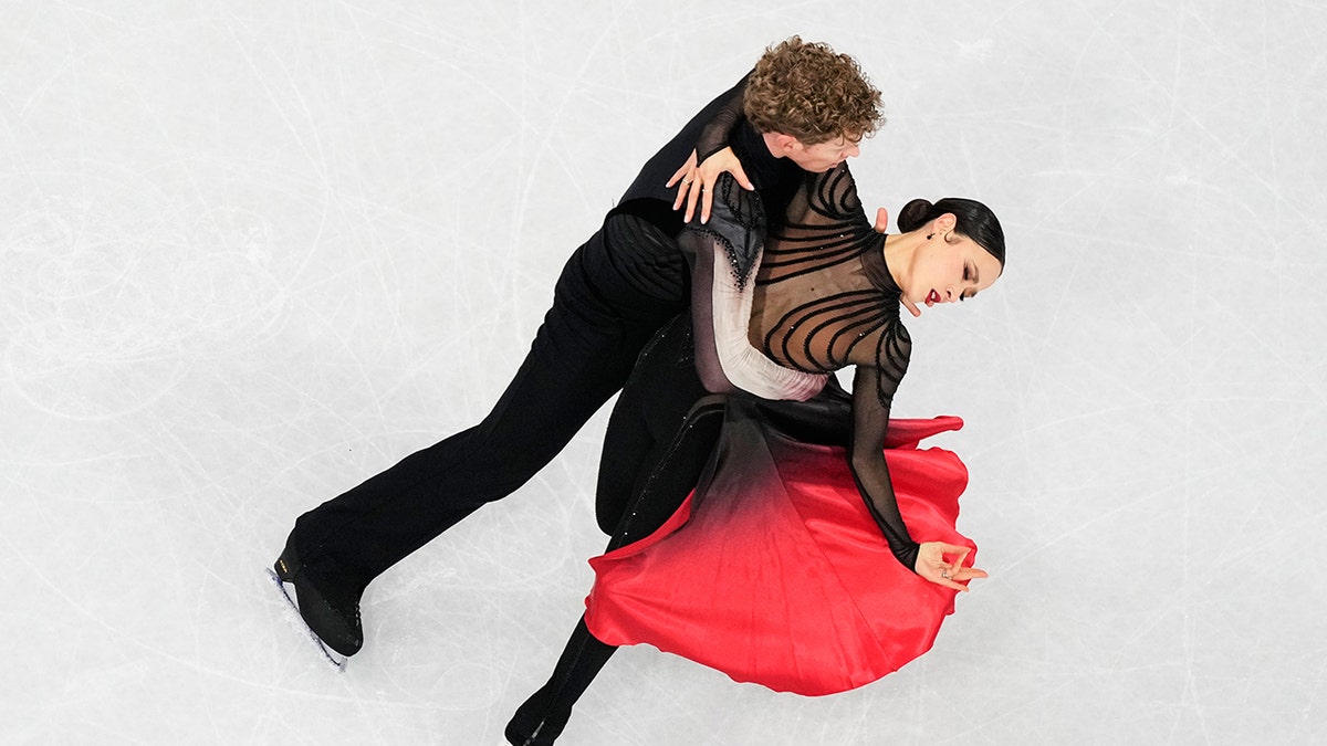 Madison Chock and Evan Bates routine