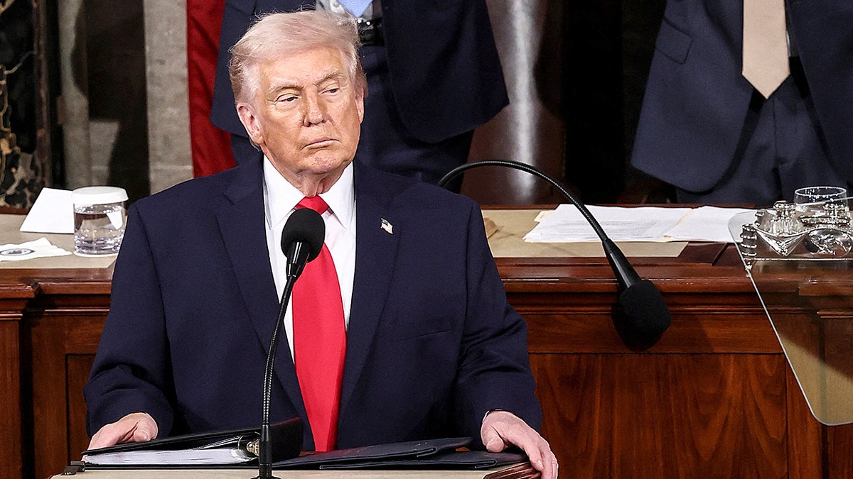 Trump at SOTU podium