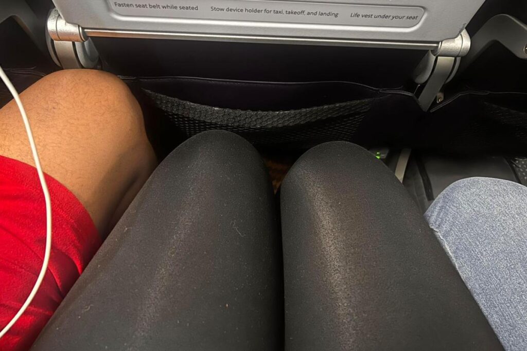 Female airline passenger wedged in middle seat calls out manspreaders: ‘Would they do that with another man?!’