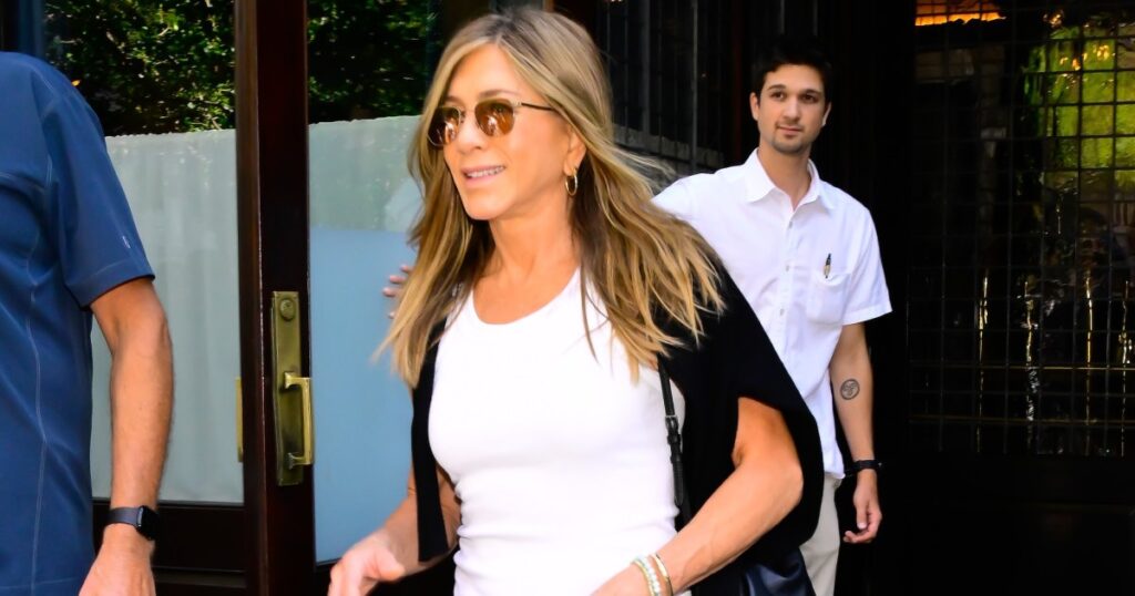Jennifer Aniston Wore the Rich Mom Spring Layer That Belongs in Everyone’s Seasonal Wardrobe