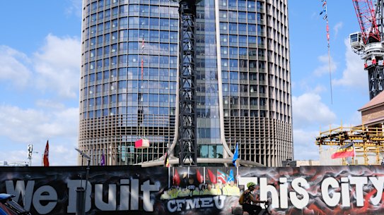 A CFMEU mural, since removed at the request of Deputy Premier Jarrod Bleijie, at the construction site of a Queen’s Wharf precinct tower neighbouring state government offices and parliament.