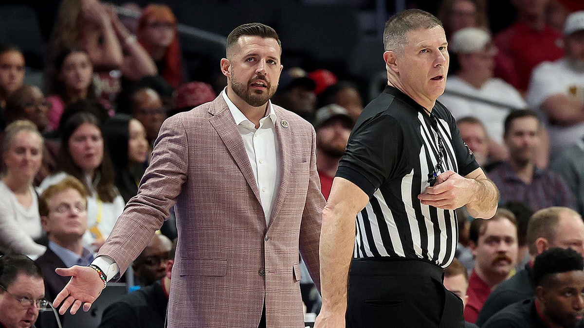 Florida State Seminoles head coach Luke Loucks courtside
