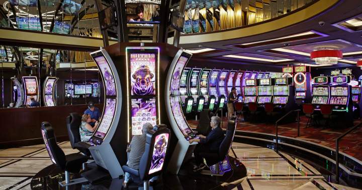 Vegas casino owner’s ‘at par’ pricing sees 15K Canadian visitors in 1 month