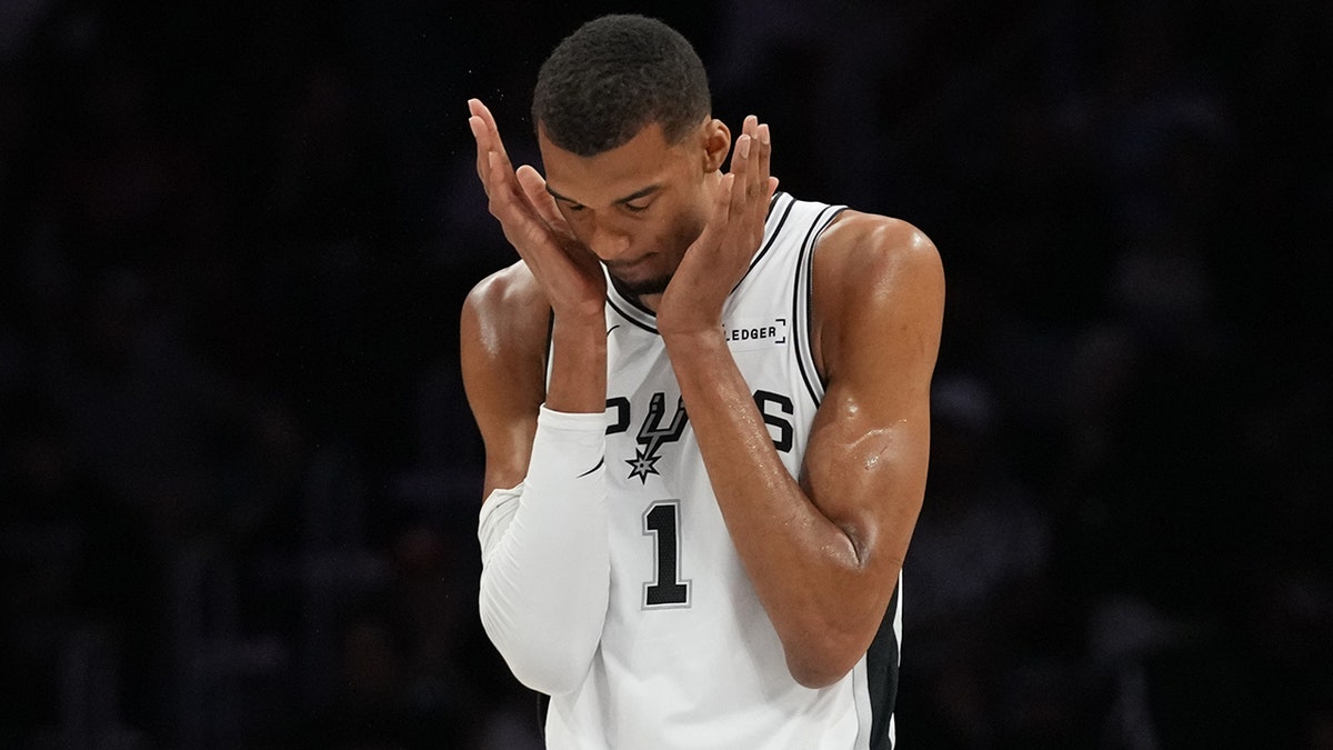 Victor Wembanyama on the court