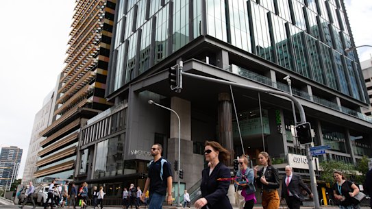 The 34-level 400 George Street tower in Brisbane is tendering to replace cladding