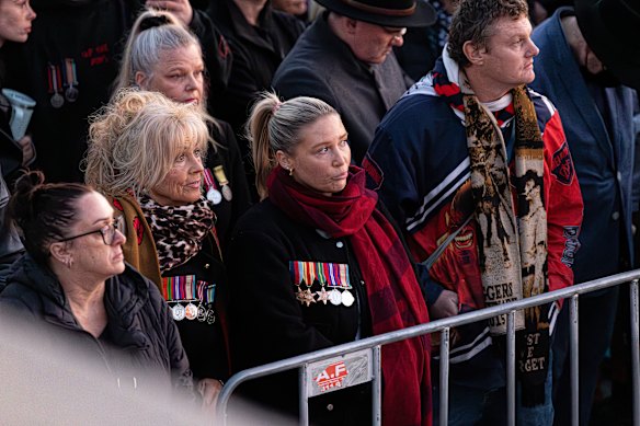 Melburnians remember those who served during wartime at the ANZAC Day Dawn Service