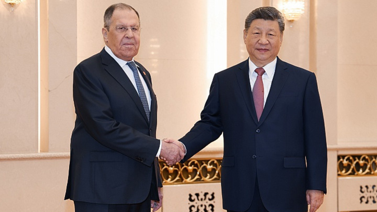 Russian foreign minister Sergey Lavrov shakes hands with Chinese president Xi Jinping