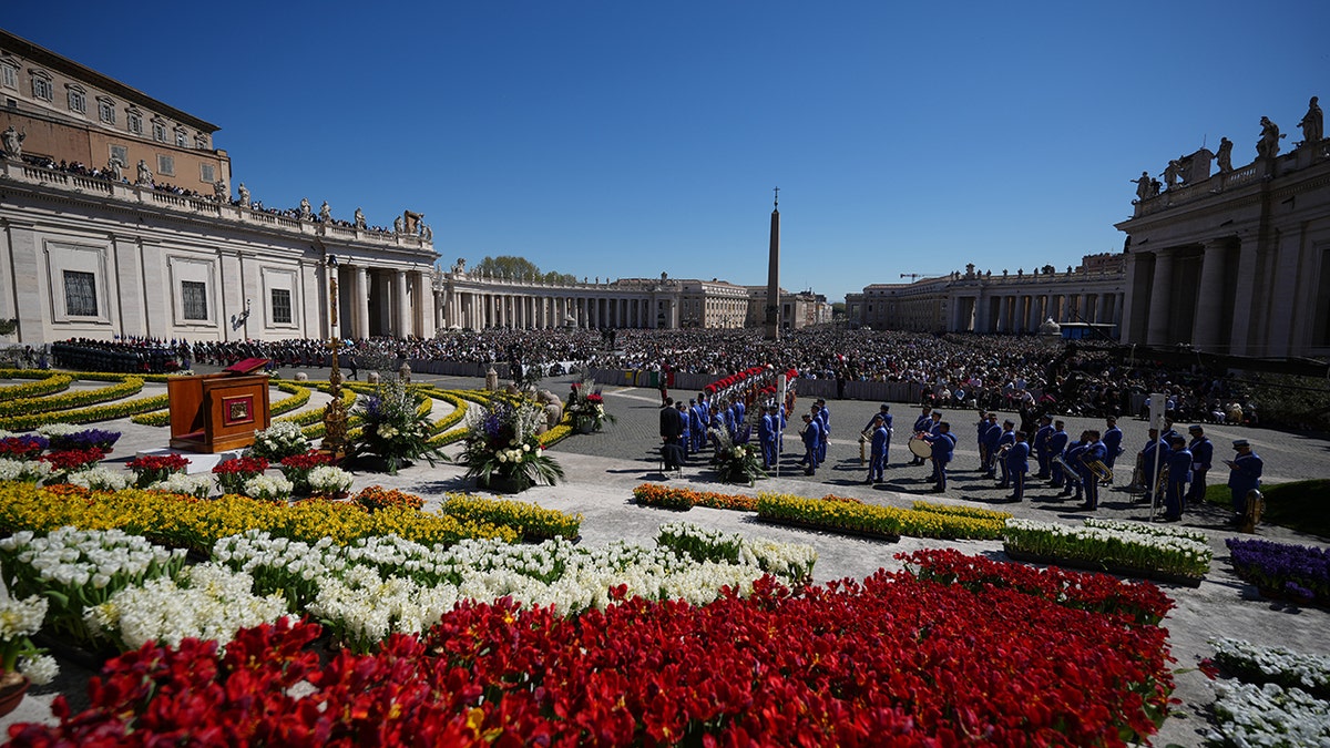Faithful wait for Pope Leo XIV
