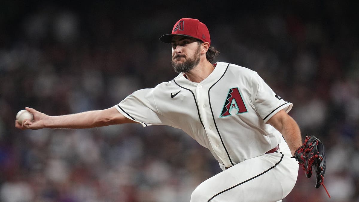 Arizona Diamondbacks right-hander Ryan Thompson pitching at Chase Field