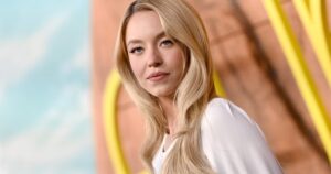 Sydney Sweeney’s Red Carpet Waves Are the Glossiest We’ve Seen — Here’s the Routine Behind It