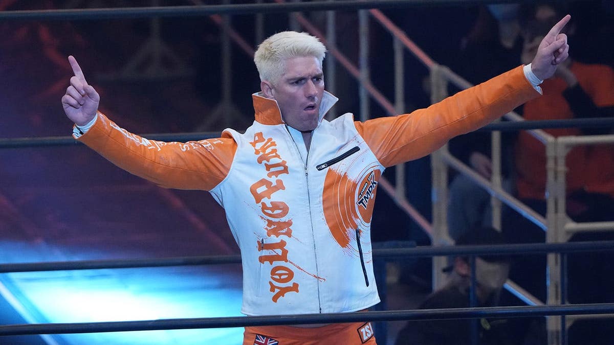Zack Sabre Jr. entering the wrestling ring at Edion Arena Osaka
