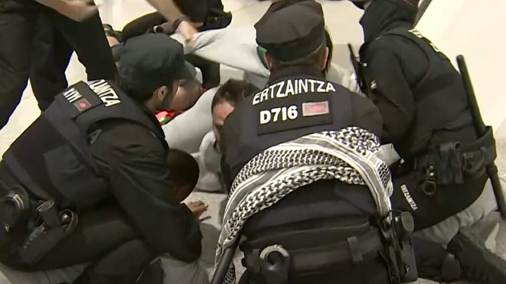 Tensions in Bilbao over arrival of Gaza flotilla activists
