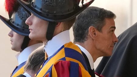 Sánchez says ‘no reason’ to stop support for Zapatero amid graft probe