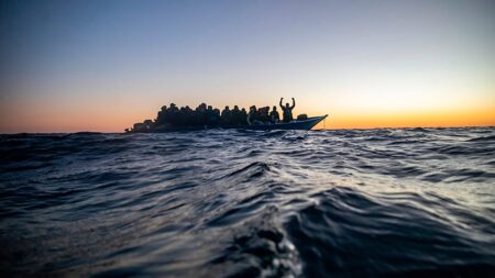 Lampedusa migrant landing: newborn dies, probe opened