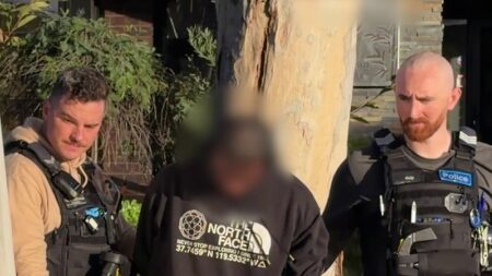 Melbourne venues hit with $10,000 underworld extortion demand after pause in firebombings