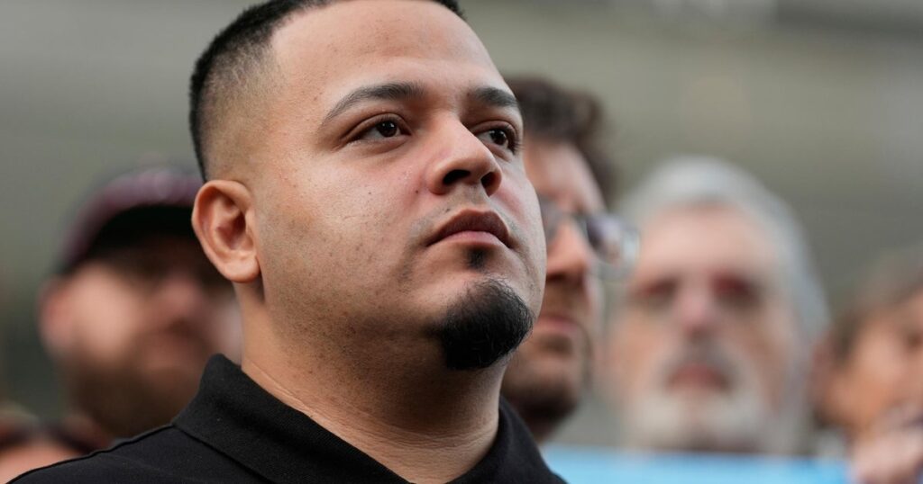 Judge tosses federal charges against Kilmar Abrego Garcia