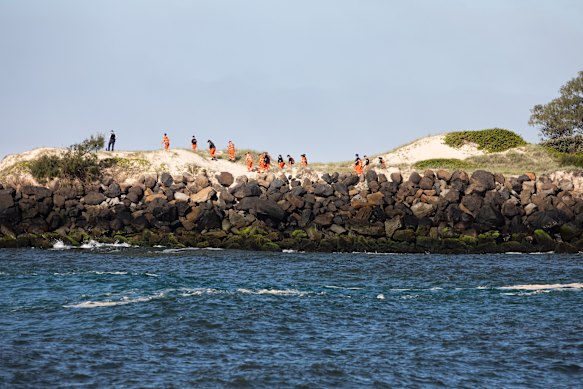 The search for the rescuers on the morning of May 5 in Ballina.