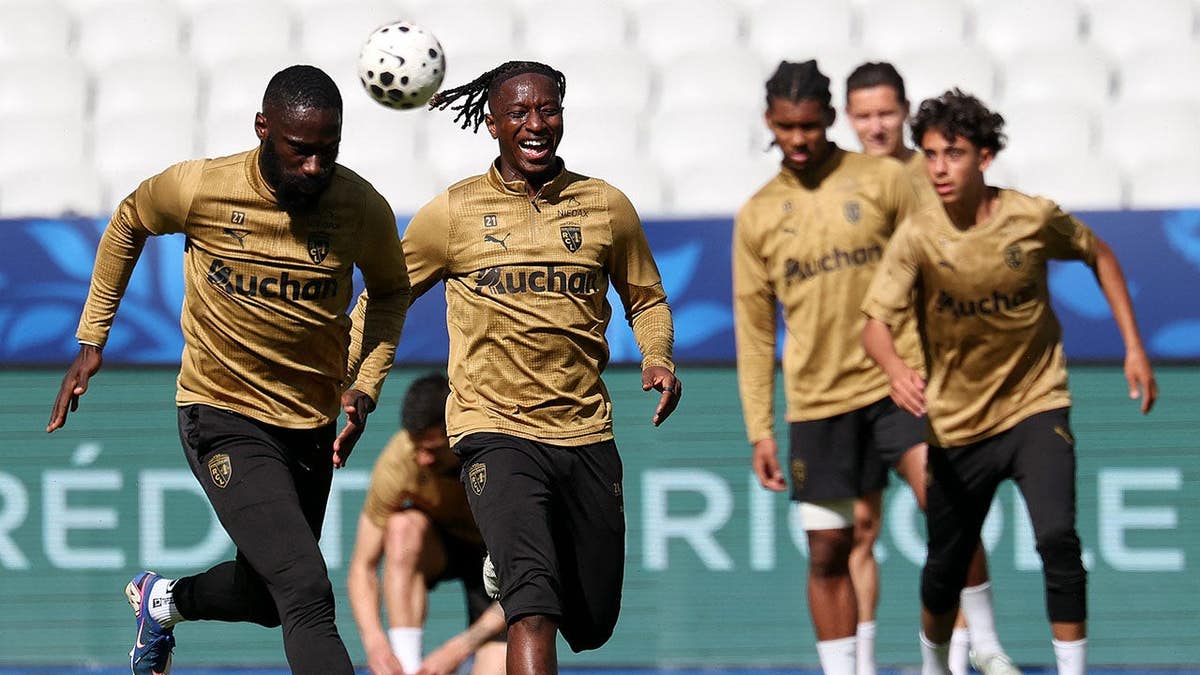 Lens' DR Congo defender Arthur Masuaku and Malian midfielder Amadou Haidara training at Stade de France stadium