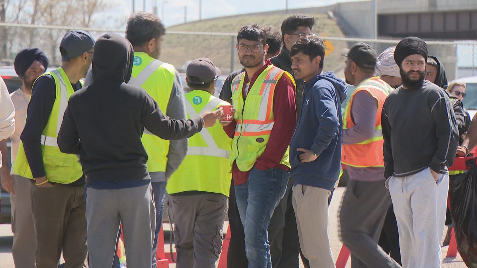 Saskatoon Dragonfly delivery drivers look to unionize amid ongoing strike