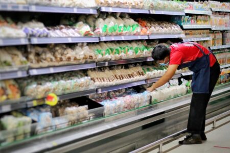 Supermarket workers’ grim reality: Not enough cash for lunch, and wearing diapers in lieu of breaks