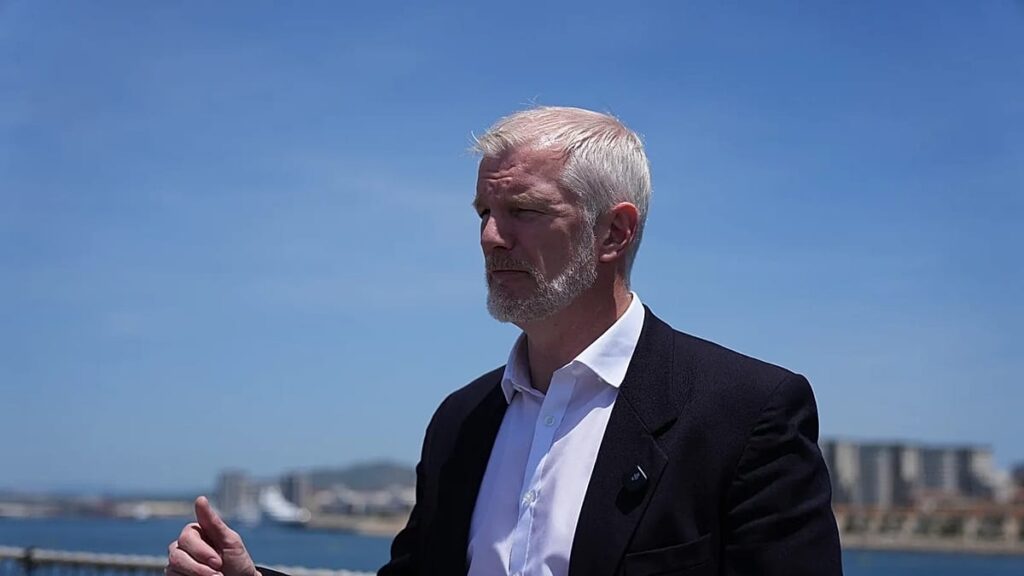 Labour MPs mull leadership challenge after Starmer resigns