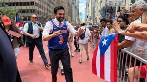 Mamdani parties with Knicks champion Jose Alvarado on Puerto Rican Day Parade float in New York