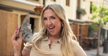Former Kardashian Nanny Leah Barrs Reveals She Slept With a Dad: What to Know About NannyTok Scandal