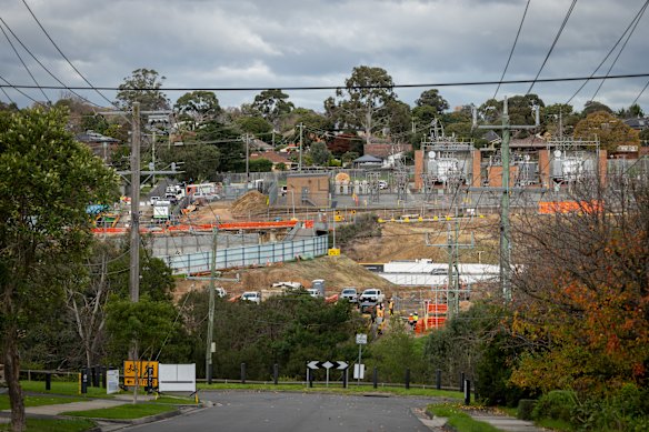 A view of Eastern Freeway construction including works at Box Hill North’s Eram Park (bordering Doncaster), which is temporarily closed for construction work, and building on the other side of the freeway.