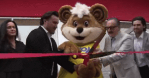 ‘It’s absolutely nostalgic’: Shoppers embrace Zellers’ return to Toronto