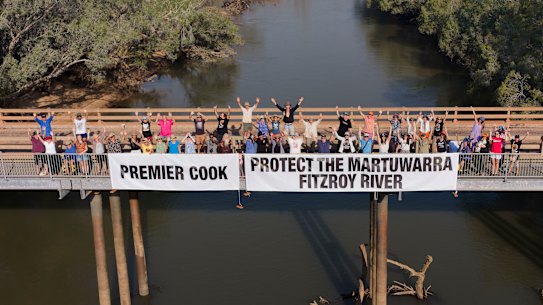 Banner drop on the Willare Bridge for the Martuwarra Fitzroy campaign.