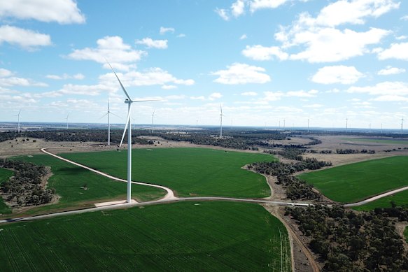 Industry called on governments to not delay the delivery of new renewable energy projects.