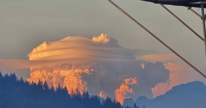 Pyrocumulus clouds from wildfire in Fraser Canyon loom high over B.C.