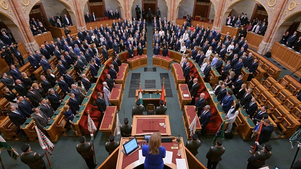 Hungary MPs set to tweak constitution to oust Orbán-allied president