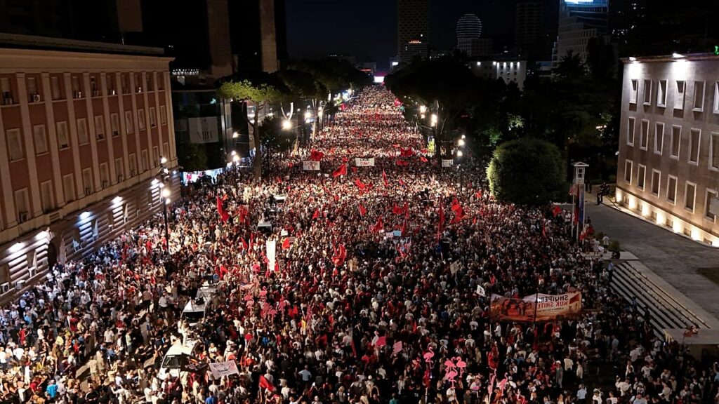 Thousands gather in Tirana in major ‘Pink Flamingo’ protests