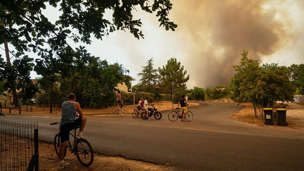 More than 320,000 now evacuated in France and Spain amid wildfires