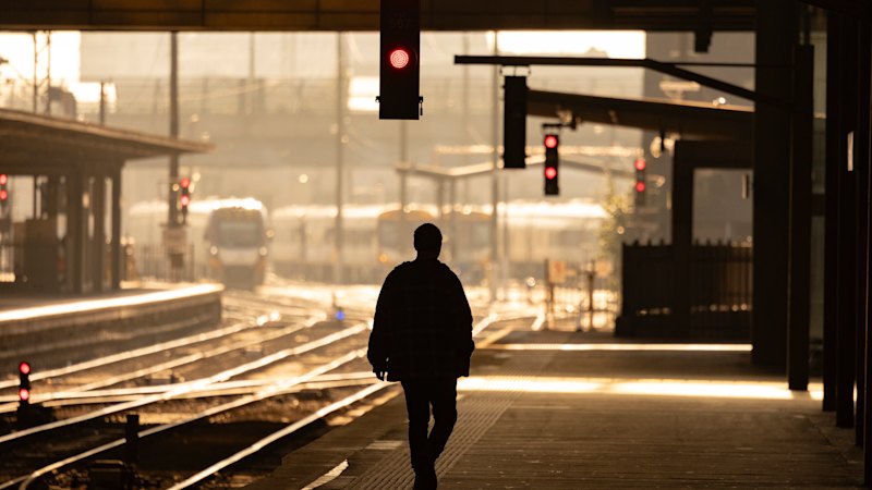 V/Line and Metro customers tapping on with bank cards or smartphones need to watch out for scam “conductors”