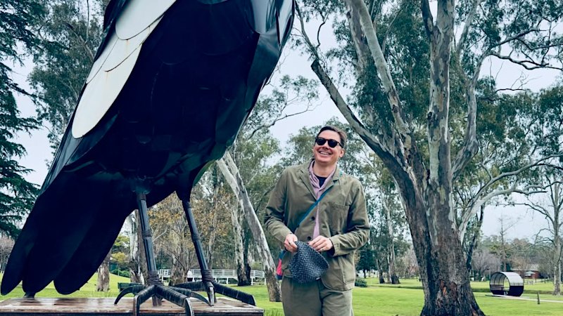 Coorparoo author Kailum Graves wins $15,000 for story about unionised magpies