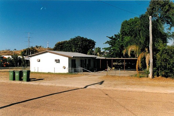 The unit on on Leichhardt Street, Bowen where Dianne Mary Angwin was murdered, reportedly by an unknown man who had woken up her housemate. 