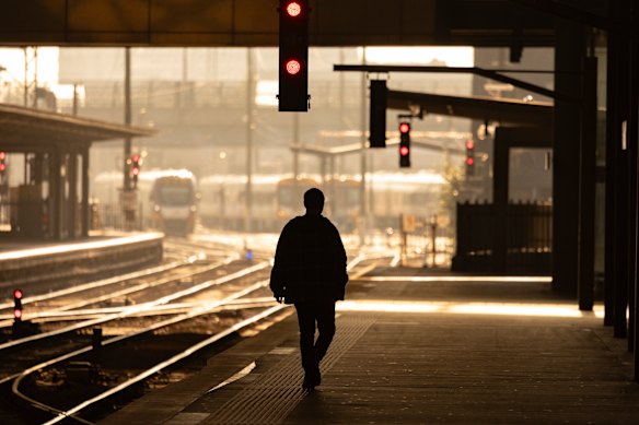 Neil reported the alleged conman to a V/Line conductor at Southern Cross Station.