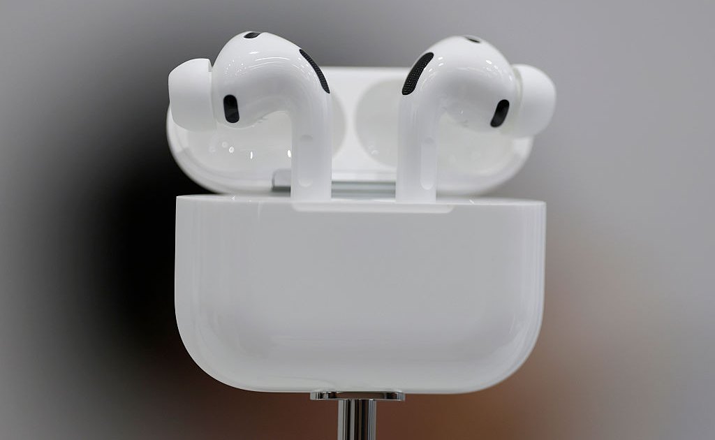Are Airpods an Affordable Alternative to Hearing Aids? New Features Can Improve Mild Hearing Loss
