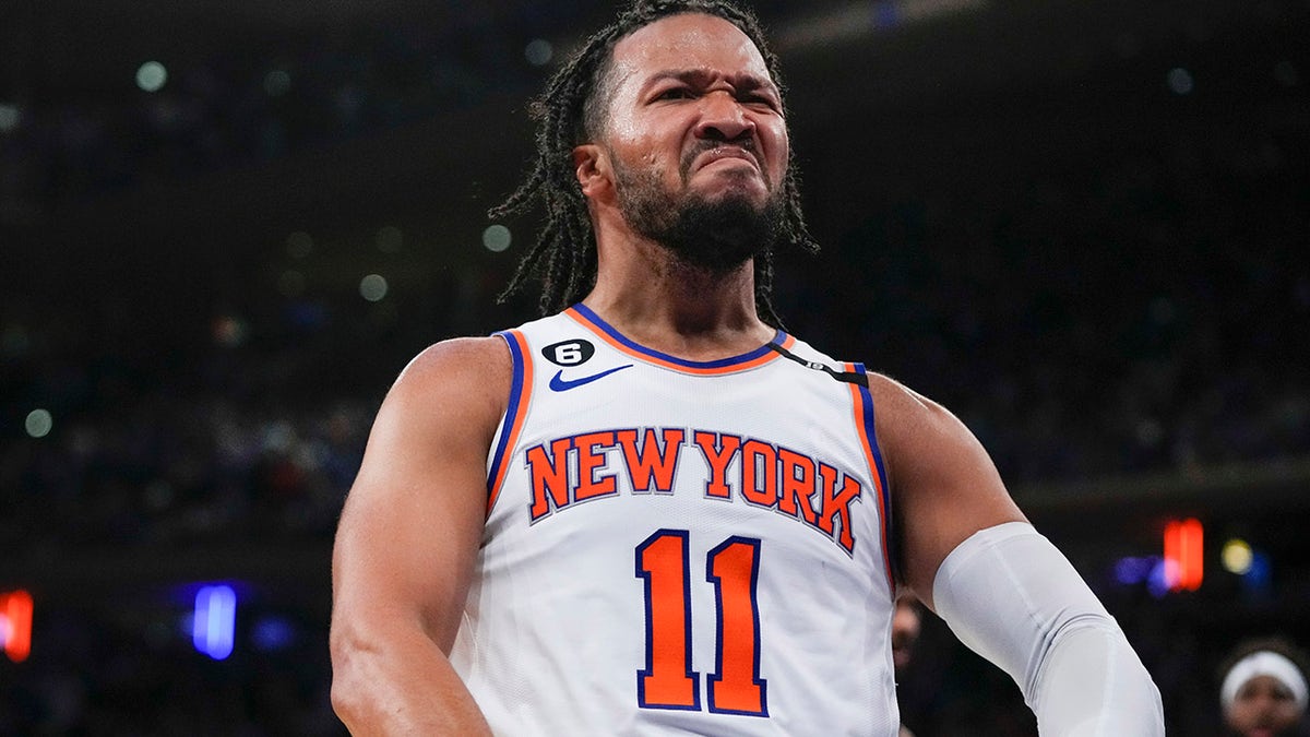 Jalen Brunson flexes
