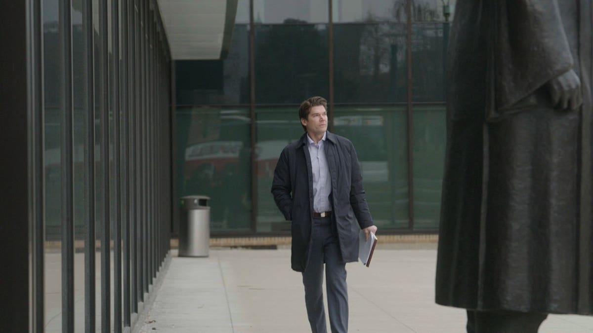 Chris Pixley walking outside his office talking about the Scott Peterson case.