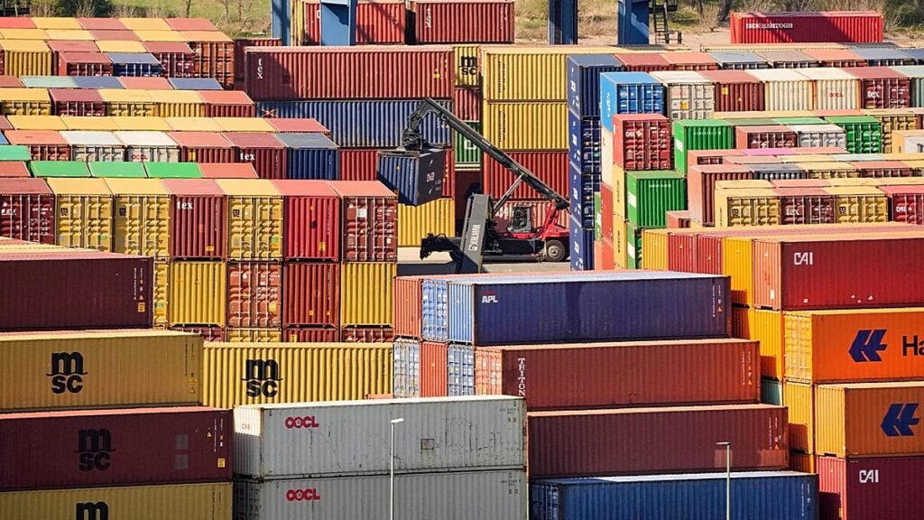 EU pushes back as US revives trade pressure on bloc