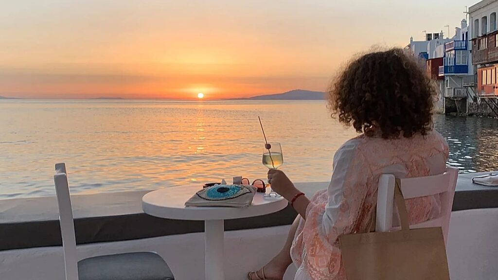 Foreign visitors boost Greek tourism, domestic travel declines