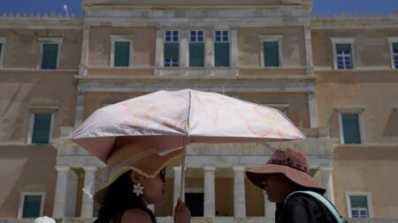 Hats on, shades on: Tourists in Greece better prepared for heat risks